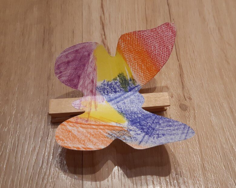jarní tvoření s dětmi - frotážoví motýlci